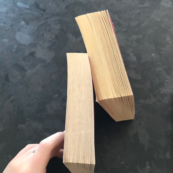 3/$10 🎈 Nora Robert’s Books - Picture 4 of 4